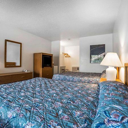 ארלינגטון Rodeway Inn & Suites מראה חיצוני תמונה