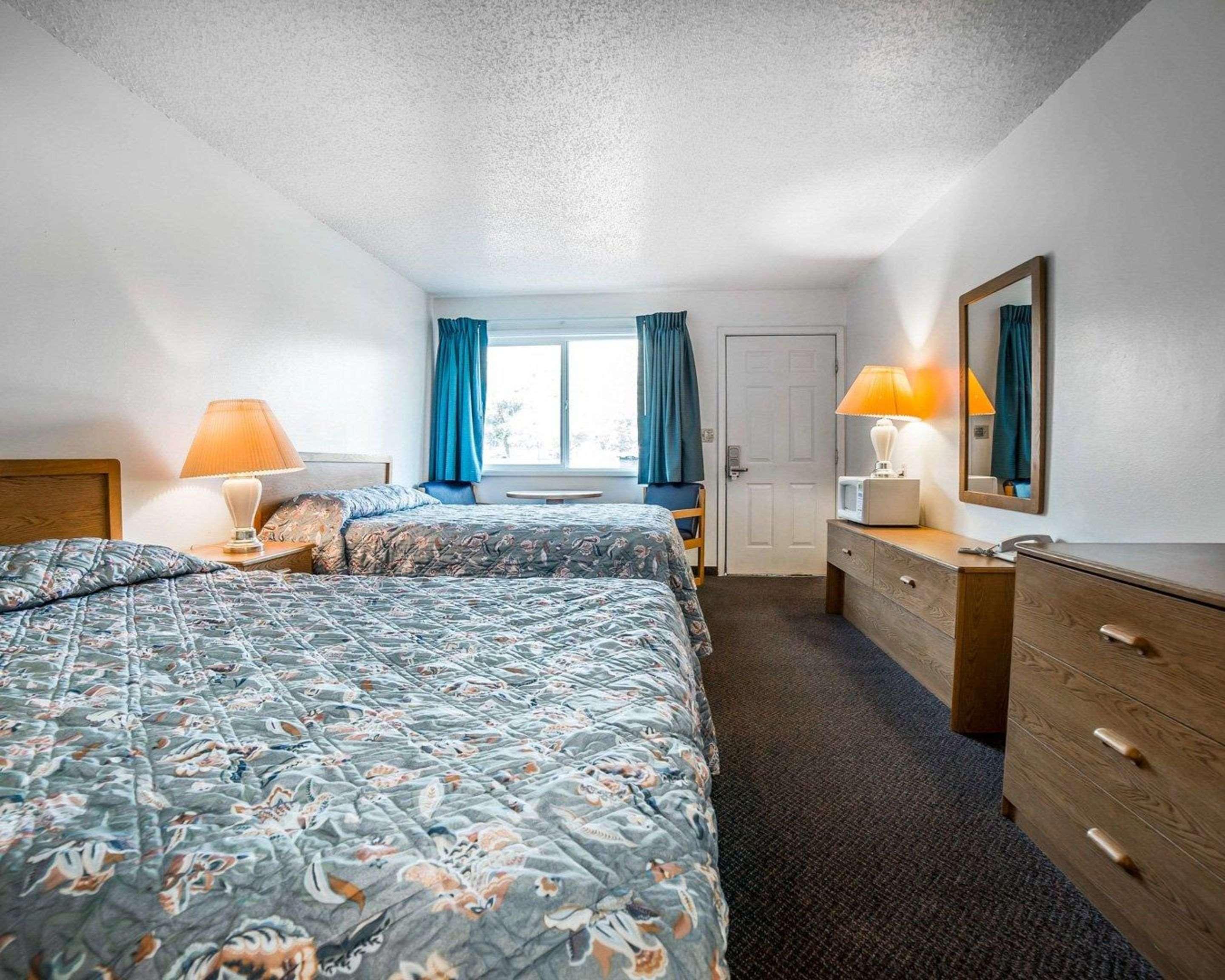 ארלינגטון Rodeway Inn & Suites מראה חיצוני תמונה