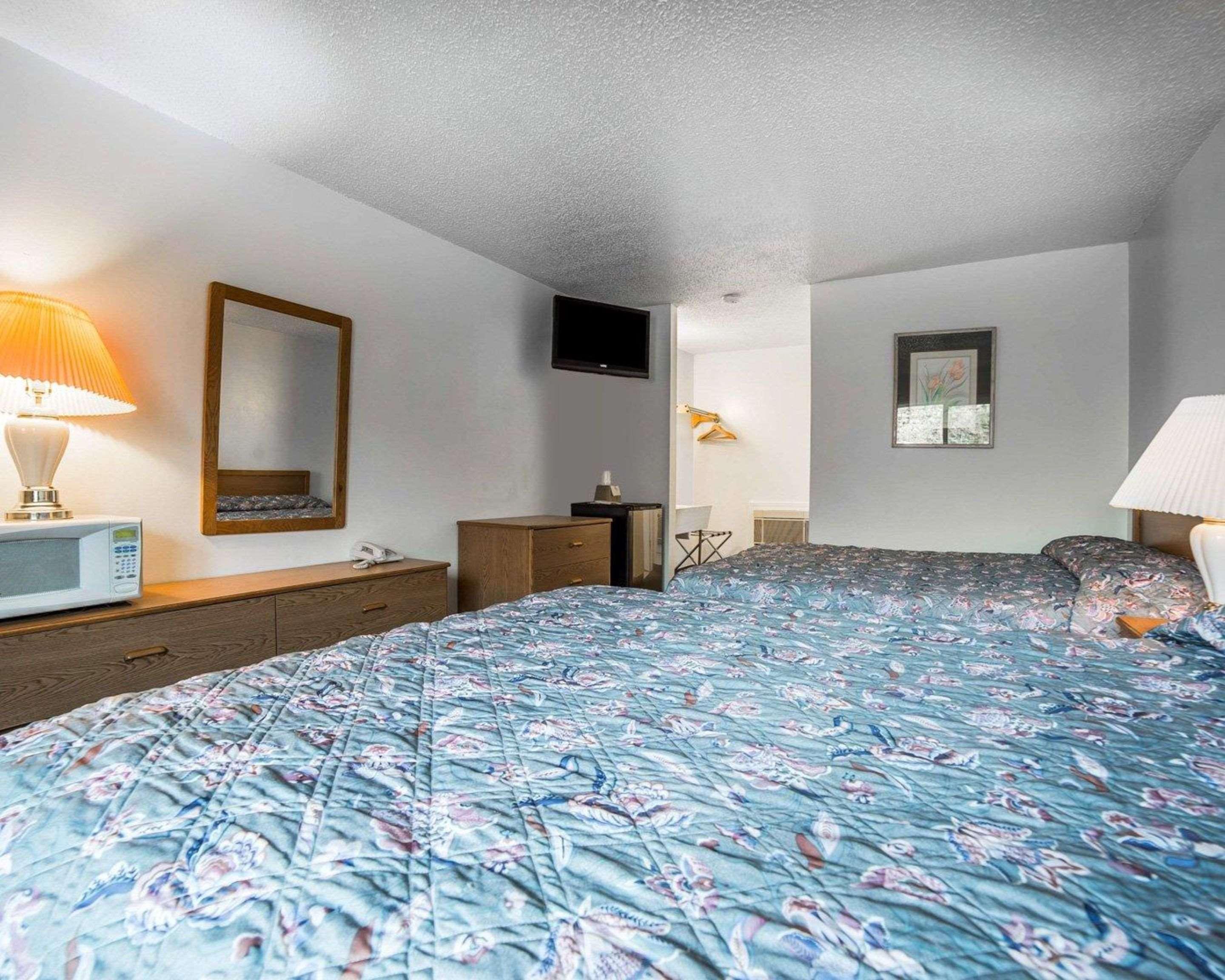 ארלינגטון Rodeway Inn & Suites מראה חיצוני תמונה
