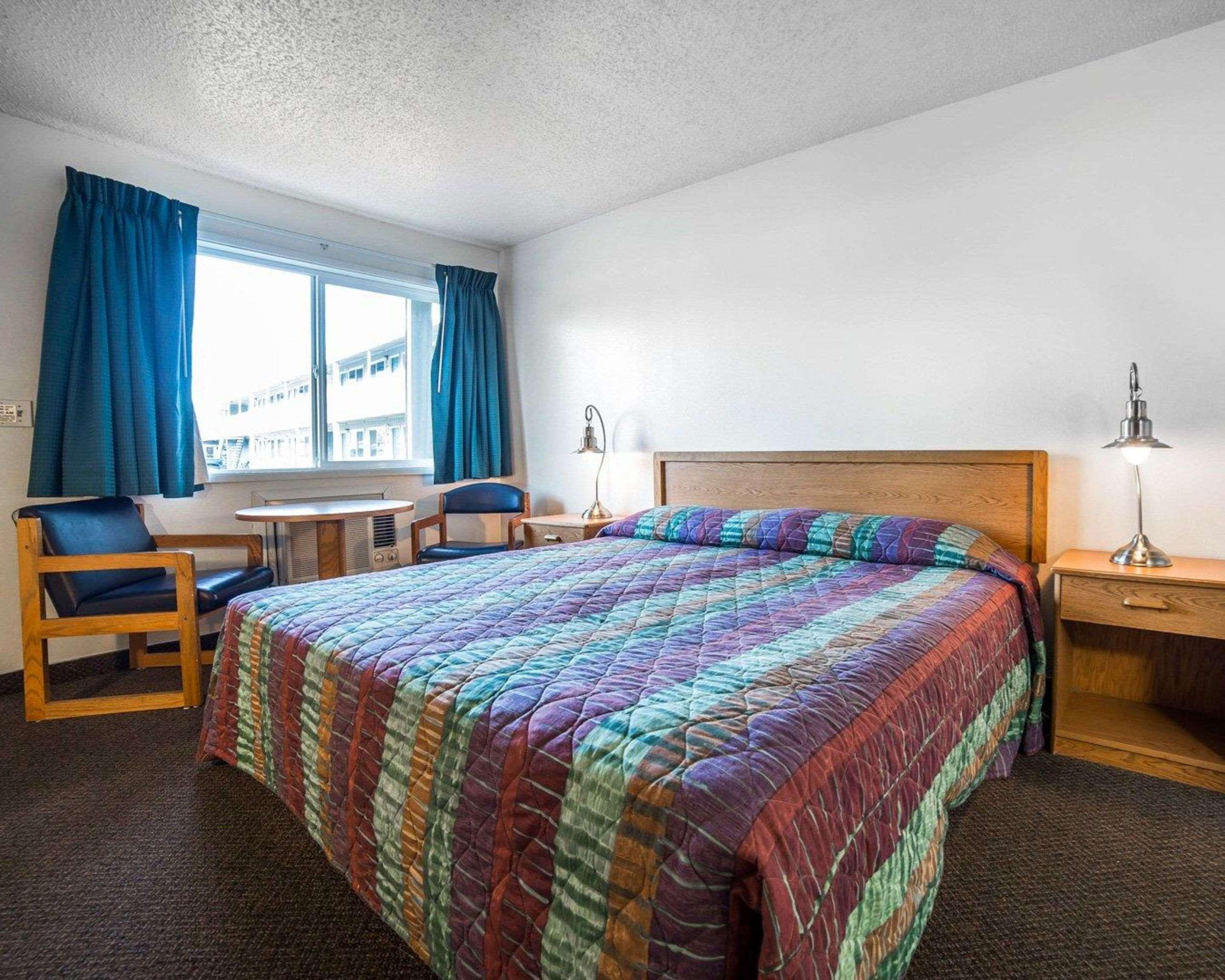 ארלינגטון Rodeway Inn & Suites מראה חיצוני תמונה
