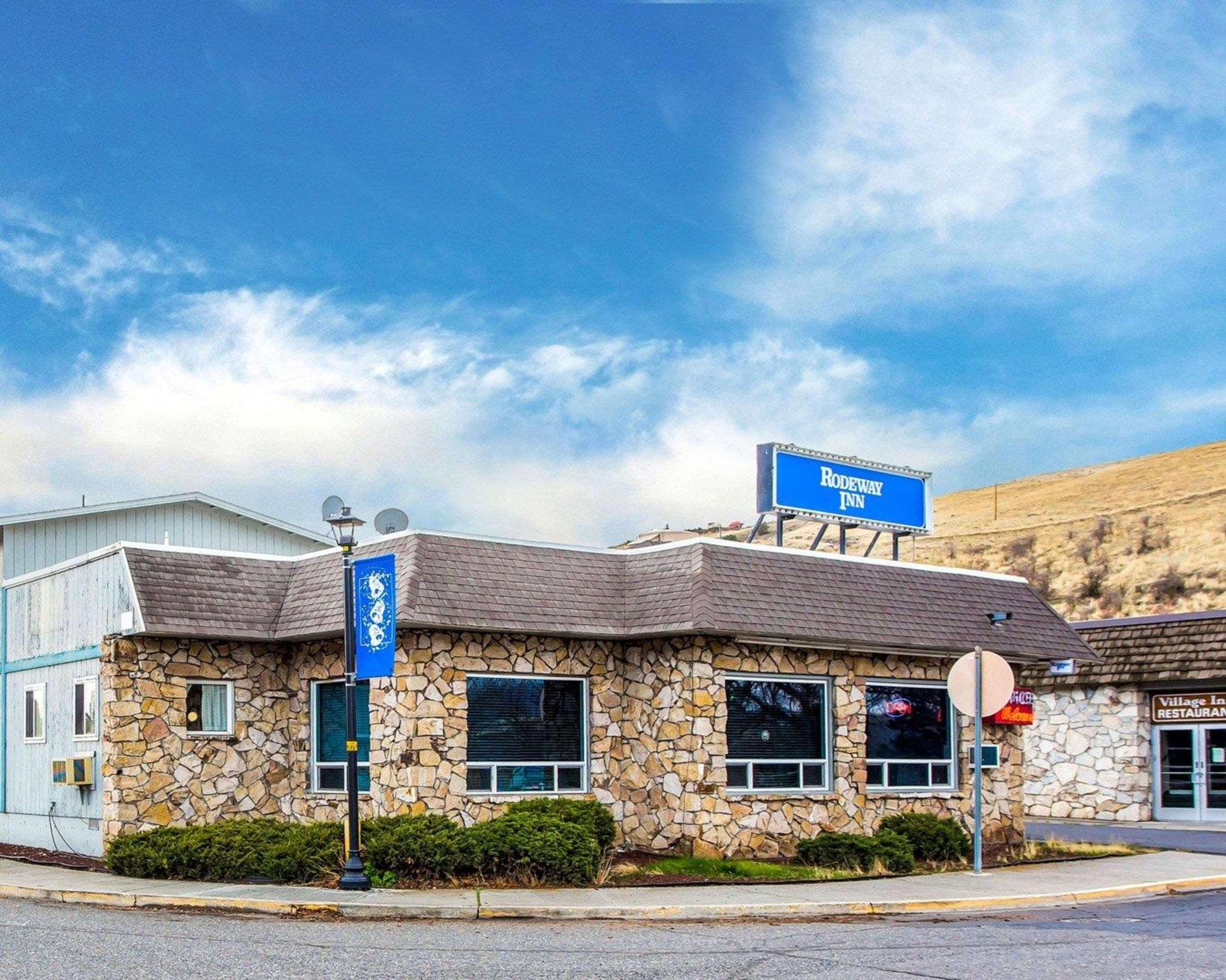 ארלינגטון Rodeway Inn & Suites מראה חיצוני תמונה