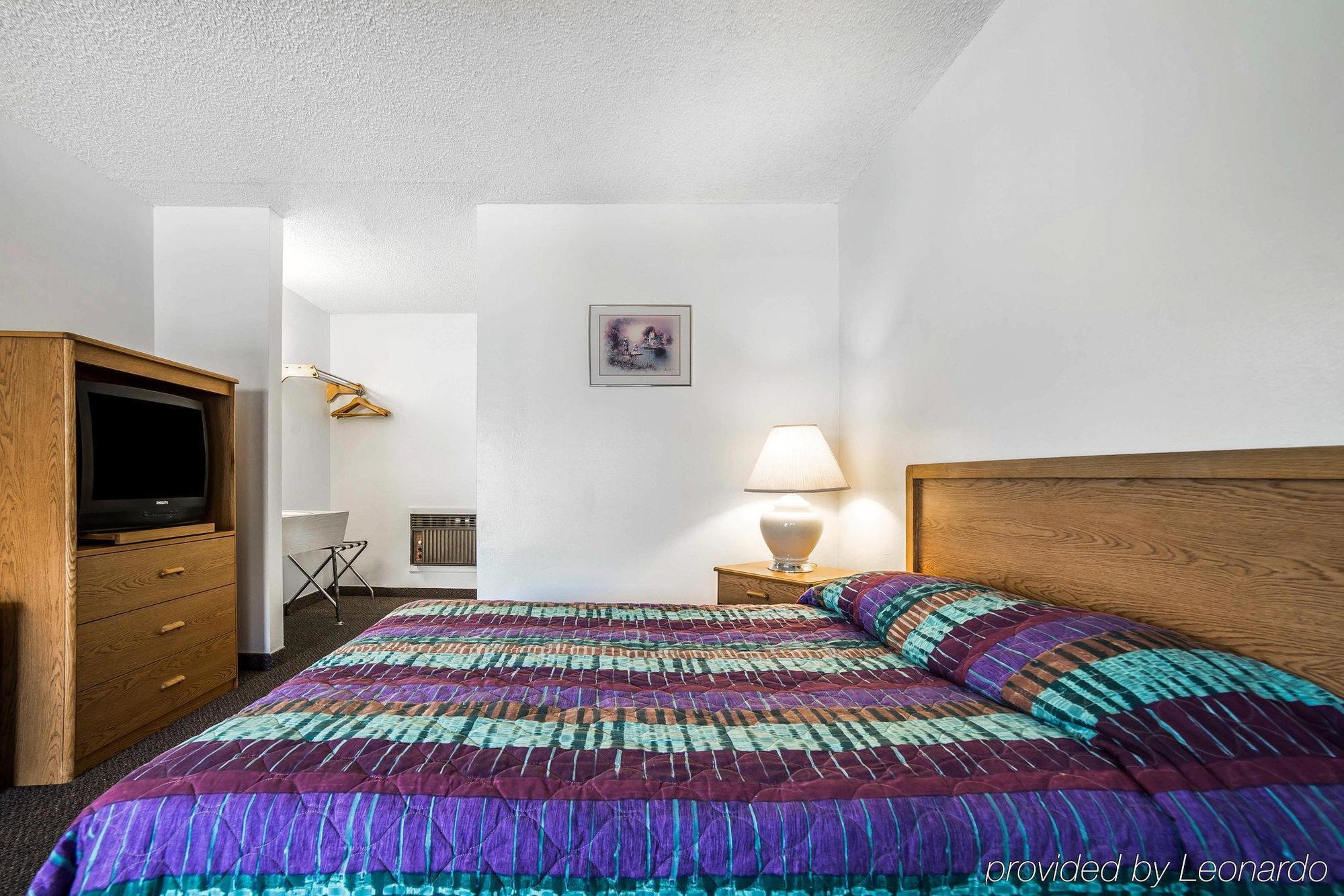 ארלינגטון Rodeway Inn & Suites מראה חיצוני תמונה