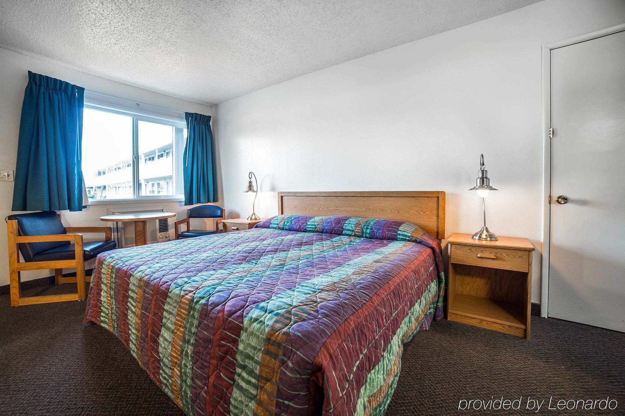 ארלינגטון Rodeway Inn & Suites מראה חיצוני תמונה