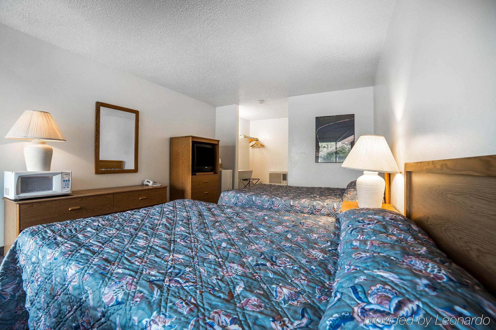 ארלינגטון Rodeway Inn & Suites מראה חיצוני תמונה