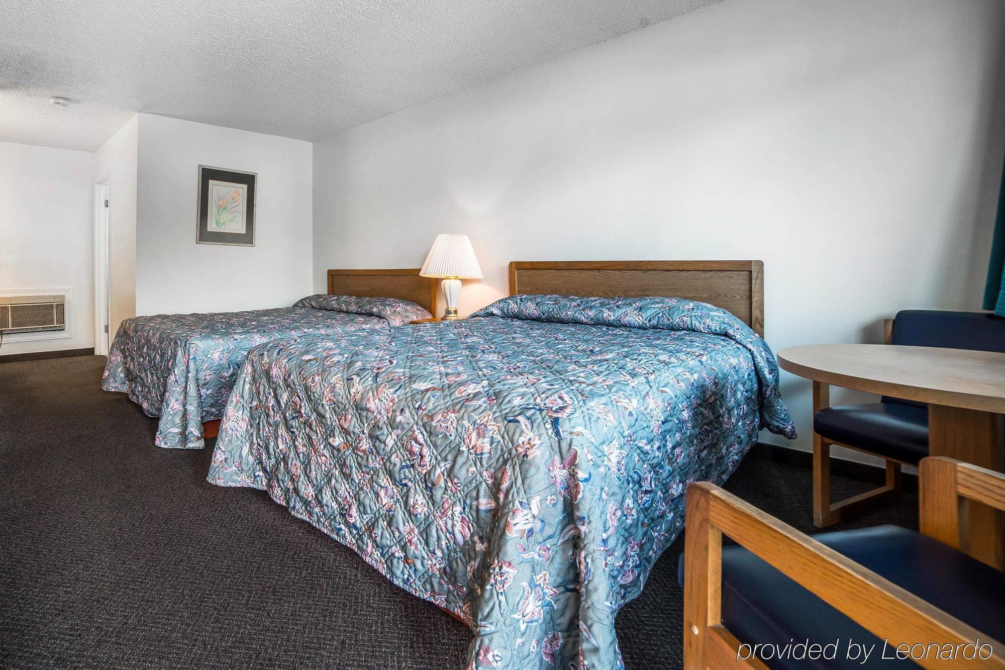 ארלינגטון Rodeway Inn & Suites מראה חיצוני תמונה