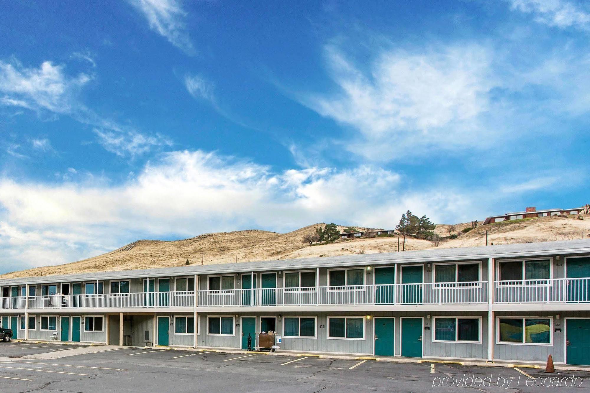 ארלינגטון Rodeway Inn & Suites מראה חיצוני תמונה
