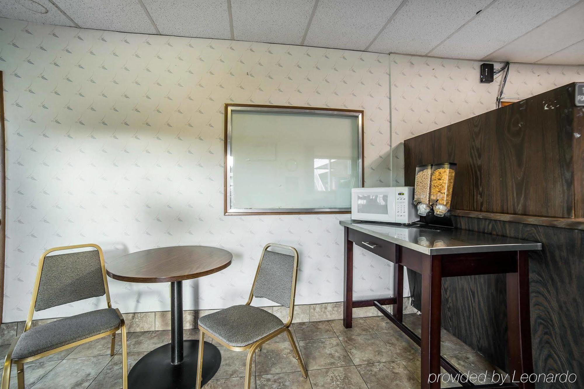 ארלינגטון Rodeway Inn & Suites מראה חיצוני תמונה