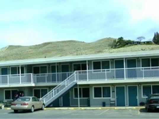 ארלינגטון Rodeway Inn & Suites מראה חיצוני תמונה